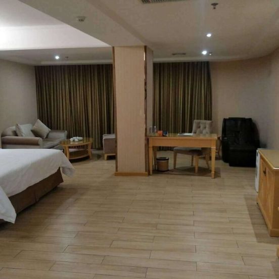 Vienna Hotel Shenzhen Fuyong Village image 1