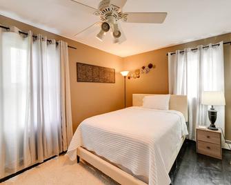 North Babylon Home, Near Belmont Lake State Park! - North Babylon - Bedroom