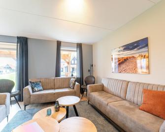 Holiday home near beach Gorishoek with sauna and bubble bath - Scherpenisse - Sala de estar