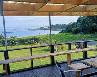 Seaview Paradise with charter fishing, diving, sandy beach and relaxing - Waihau Bay - Balkon