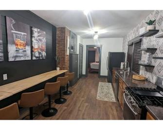 Speakeasy close to Bourbon Row - Clarksville - Restaurant