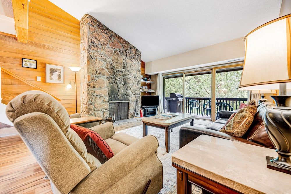 Inviting condo in the heart of Teton Village w/deck, shared pool/hot tub, tennis - Teton Village - Wohnzimmer