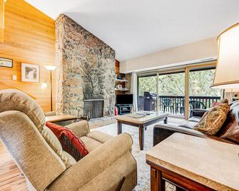 Inviting condo in the heart of Teton Village w/deck, shared pool/hot tub, tennis - Teton Village - Wohnzimmer