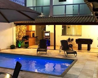 Linda casa de alto padrao com Wi-Fi e lazer em MG - Divinópolis - Piscina