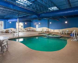 Wingate by Wyndham Sheboygan - Sheboygan - Zwembad