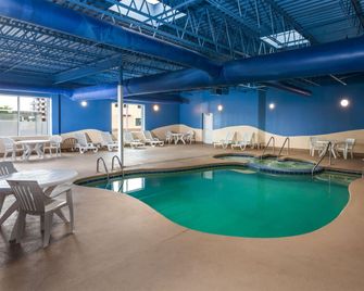 Wingate by Wyndham Sheboygan - Sheboygan - Zwembad
