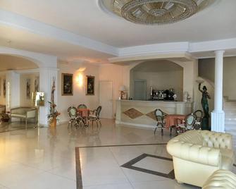 Unico Albatres Palace Salento By Life Resorts - San Vito dei Normanni - Rezeption