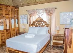 Blue Berry Hill Villa - Discovery Bay - Schlafzimmer