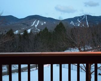 Madonna Unit (14 people) @ Smugglers Fam-style Chalets - 5 Min walk to the Resor - Smugglers Notch - Balcony