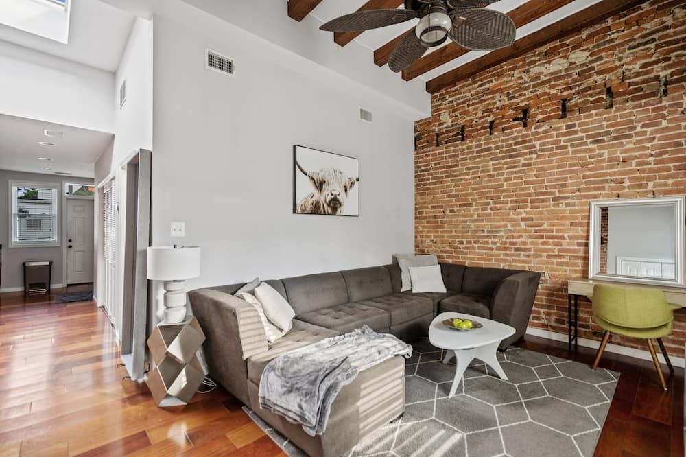 Perfect Location! Stylish Condo Steps Away from Nationals Stadium and Navy Yard in DC's Southwest Gem - واشنطن د.ك. - غرفة معيشة