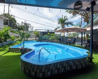 Hotel Manuel Antonio Inn - Quepos - Zwembad