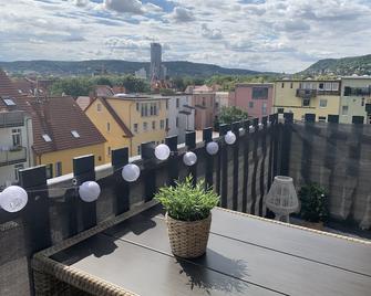 Apartment Skyline of Jena, luxuriös, einzigartig, free Wifi, Parkplatz, klimatisiert, zentral - Jena - Balkon