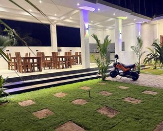 Asai surf inn Arugambay - Arugam