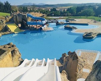 La Puerta de Viana, con desayuno, piscina y posibilidad Visita a bodega! - فيانا - حوض السباحة