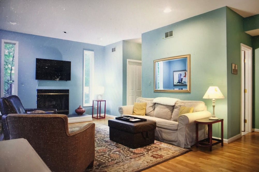 Living room view of Spacious Beautiful Home with Soul, Close to DC Sights, Easy Walk to Metro