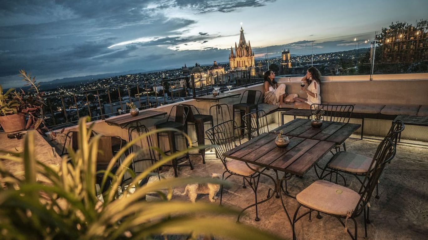 Clandestino Hotel Recreo