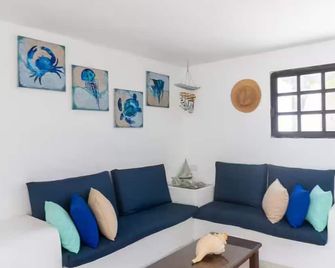 Lamau-Beachfront House, San Crisanto, Yuc. - Santa Clara - Living room