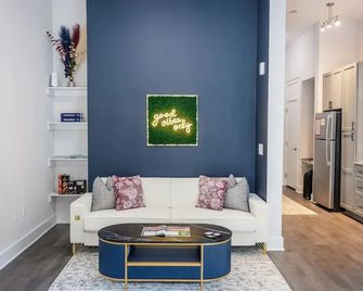 Ellison on Broad - Greenville - Living room