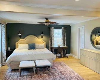 Hidden Oasis: 3 Br House+sunroom+pet Friendly - Radcliff