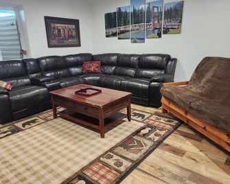 Quiet country property, near rivers, complete with farm animals and wildlife. - Cascade - Sala de estar