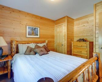Cozy Columbia Cabin with Shared Lake Dock! - Columbia - Habitación
