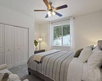 Cozy Private Hot Tub, Luxe Views! Shiloh&harmony - Eagle River - Chambre