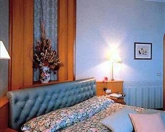 Hotel Ristorante Al Sorriso - Soriso - Camera da letto
