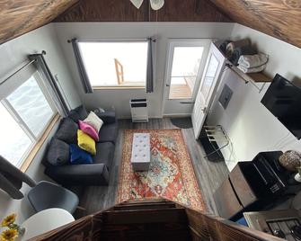 Modern Cabin @ Moose Tracks Lodging - Kenai - Living room