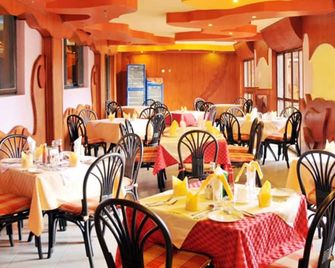 틱 엠포리엄 호텔 음바라라 - 음바라라 - 레스토랑