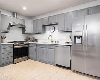 The Pelican - Encinitas - Kitchen