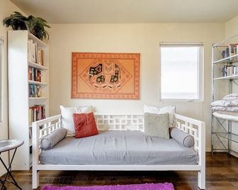 Sleek, recently renovated mid-century modern house in Venice/Mar Vista - Los Angeles - Living room