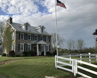 Your Happy Valley Game Day Getaway! - State College - Edifício