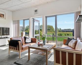 4 bedroom lovely home in Skjern - Skjern - Living room