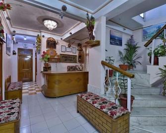 Hotel Ashish Inn - Shimla - Rezeption