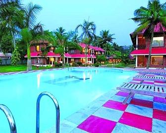 Leisure Vacations Goldfield Lake Resort - Kumarakom - Pool