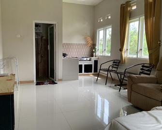 Green Homestay - Batu - Pokój dzienny