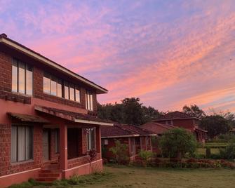 Mango Village Resort - Guhāgar - Edificio