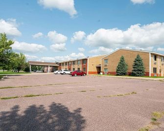 Studio | Non-Smoking |Redwood Falls - Redwood Falls - Building