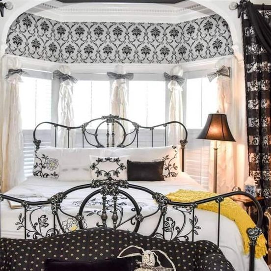 Bedroom view of The Richard Johnston Inn & 1890 Caroline House