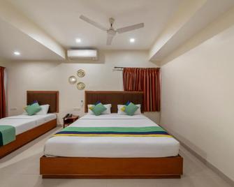 Treebo Sam Residency - Коімбатор - Спальня