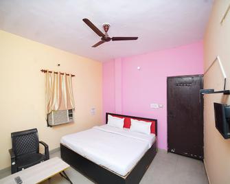 Spot On Aarav Guest House - Rudrapur - Bedroom