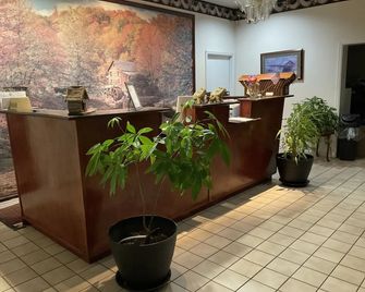 Covered Bridge Inn & Suites - Oneonta - Recepción