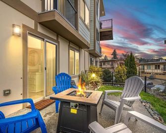 The Sound Landing w/ Beach Access & Theater Room! - Bremerton - Balkon