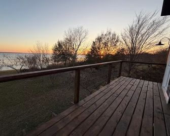 Sunset Tower Cabin on Lake Richland Chambers with Balcony Water View - Corsicana - Corsicana - Balcón