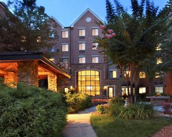 Relaxing Retreat Near DC! Free Breakfast + On-Site Business Center - McLean - Building
