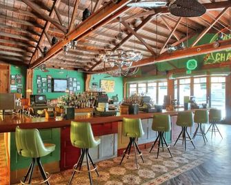 Nice Room with Private Bathroom in Little Havana Miami with WiFi, AC B5 - מיאמי - בר