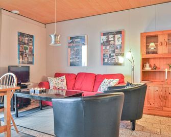 2 Bedroom Gorgeous Apartment In Hvide Sande - Hvide Sande - Huiskamer