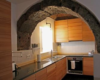 Casa de Almagreira - Empreendimento de Turismo em Espaço Rural - Casa de Campo - Vila do Porto - Kitchen