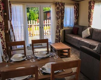 Holiday Chalet to rent, Aviemore Holiday Park - Aviemore - Ruokailuhuone