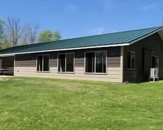 60 acres of wooded bliss! - Mora - Edificio